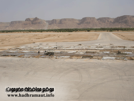 مدرج مطار المكلا خلال عملية إعداده