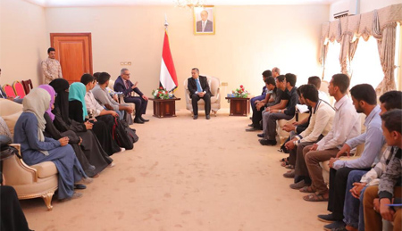 PM meets with accomplished students of secondary schooling of 2016-2017