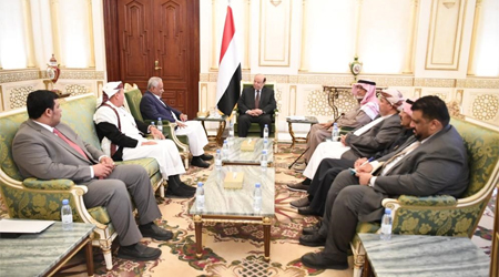 President receives group of Hadhramout's dignitaries