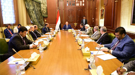 President Hadi discusses with advisors latest developments