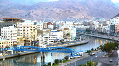 Hadhramout governor inaugurates new loading offloading vehicles in Mukalla seaport