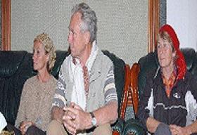 Yemeni officials meet freed Germans 