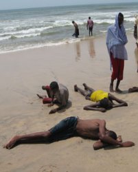 Ferry carrying 300 refugees capsizes in Re Sea 
