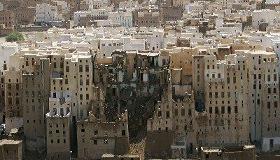 PM heads meeting on rebuilding affected areas in Hadramout, Al-Mahra 