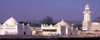 Japanese universities desire to restore affected historical sites in Hadramout 