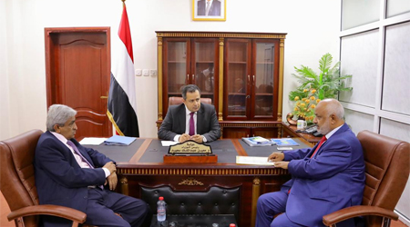Prime Minister, Hodeida Governor discuss military developments