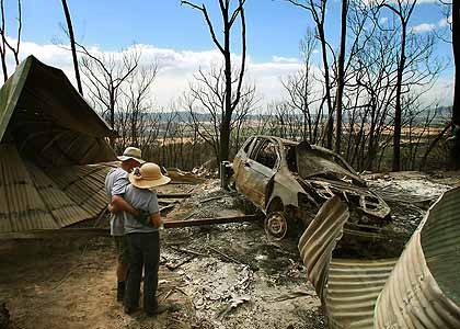 Blazes across Victoria as bushfire disaster toll rises