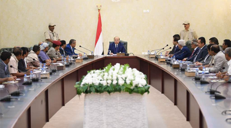 President receives Shabwa leaders, orders of service projects