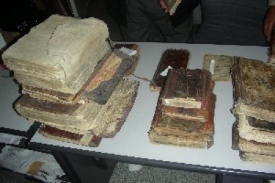 Police thwart attempt of smuggling historical manuscripts 