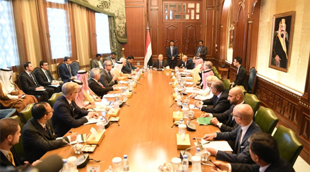 Hadi meets G-20 ambassadors accredited to Yemen