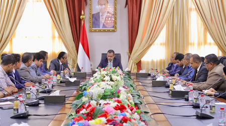PM: Government determined to bring financial business back to official banking system