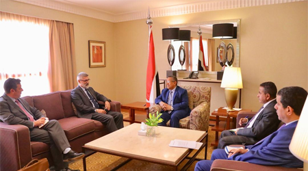 PM receives French Chargé d'affaires to Yemen