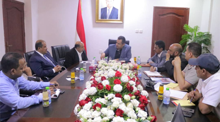 Prime Minister listens to report on oil tanks project