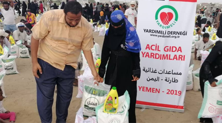 Turkish relief aids distributed to IDPs in Aden