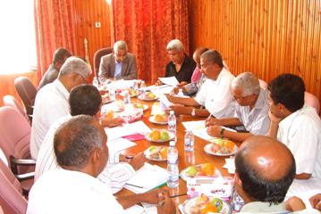 Wadi Water Board discusses  a report on Seiyoun and Tarim Sewage project 