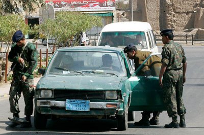 Saada police give 4 wanted to Amran security authorities