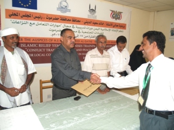 Community leaders in Mukalla concludes a session on dealing with conflicts