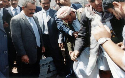 President Saleh walks in Funeral of Sheikh al-Manbhi