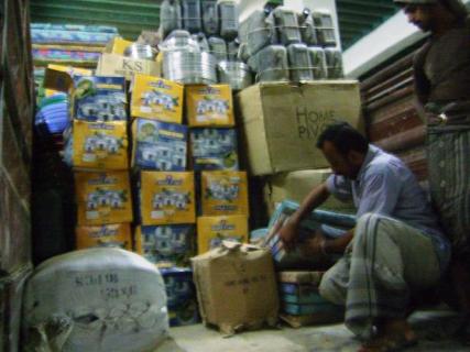 Omaier sends 20 tons of shelter materials and relief  from Wadi Hadhramaut    