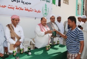 Al-khanbashi Hands over housing units to flood victims in Douan
