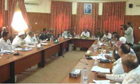Wadi Hadramawt executive discusses a report on improving the main cities in Hadhramaut valley