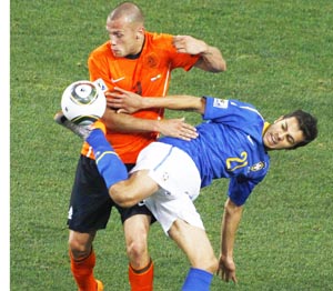 Netherlands hit back to shock Brazil  