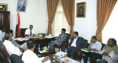 Hadhramout local calles on institutions serving the public to