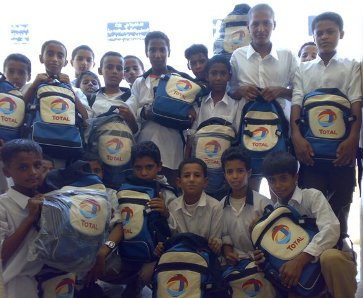 Students of Saah and Tarebah benefit from Ministry of Oil and Total school bag project