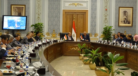 Parliament Speaker discusses with Egyptian Counterpart improving relations