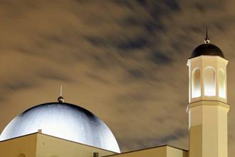 Austrians use Islam minarets on Christmas cards