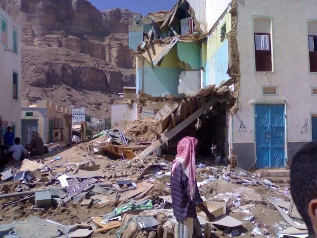 Hadhramaut posttal  office  has completed   80% of  flood victims