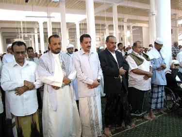 Al-junaid   performs Idd Al-adh'ha in Seiyoun Grand Mosque