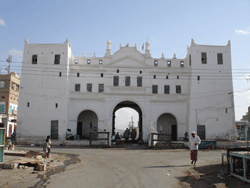 Al-dhiaa Foundation  distributes water coolers and blankets in Hadhramouts