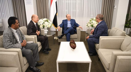 President Hadi receives his advisers, Al-Alimi, Taha