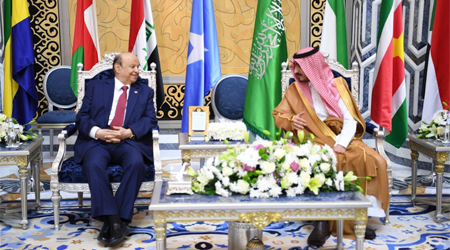 President Hadi arrives in Mecca to participate in Arab, Islamic Summits