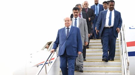 President Hadi arrives in the interim capital Aden to supervise Hodeida retaking operations
