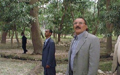 President visits districts of Sana'a and Mahweet