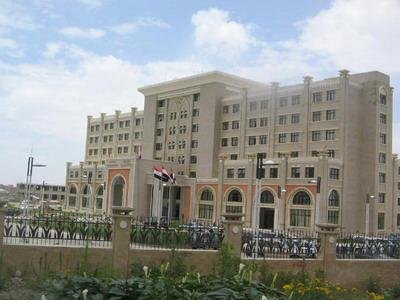 Yemeni official meets US new envoy