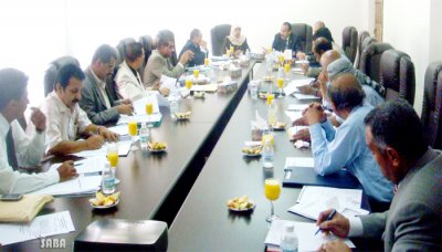 A ministerial committee  discusses  conditions of workers in Mukalla port 
