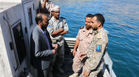Fishery Wealth Minister inspects process of issuing licenses to fishing ship