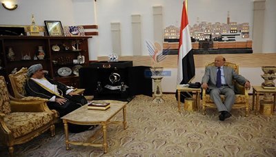 Hadi meets with Omani Ambassador to Yemen