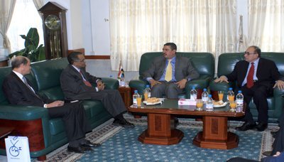 Oil Minister discusses workflow of oil companies operating in Yemen