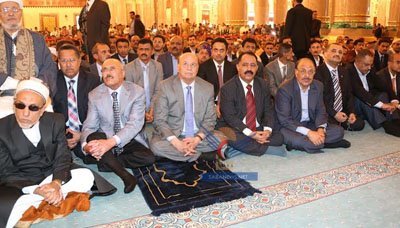 President Hadi performs Eid prayer at Al-Saleh Mosque