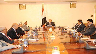 President Hadi chairs extraordinary meeting discussing latest developments in Yemen