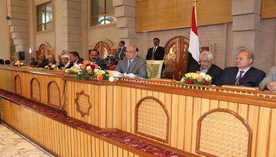 President Hadi meets government officials, parliamentarians, other politicians