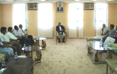Hadramout governor meets Meraas Emirati delegation of oil and gas 