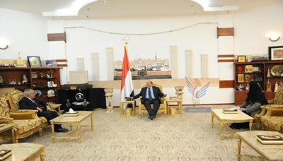 President Hadi receives strategic expert for donors' pledges