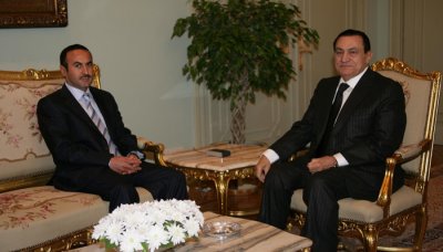 Guard commander conveys a message to President Hosni Mubarak 