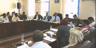 Hadhramaut local discusses  security  in its today's regular meeting   .