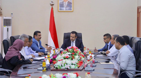 PM urges doubling efforts to get Aden new electricity station accomplished